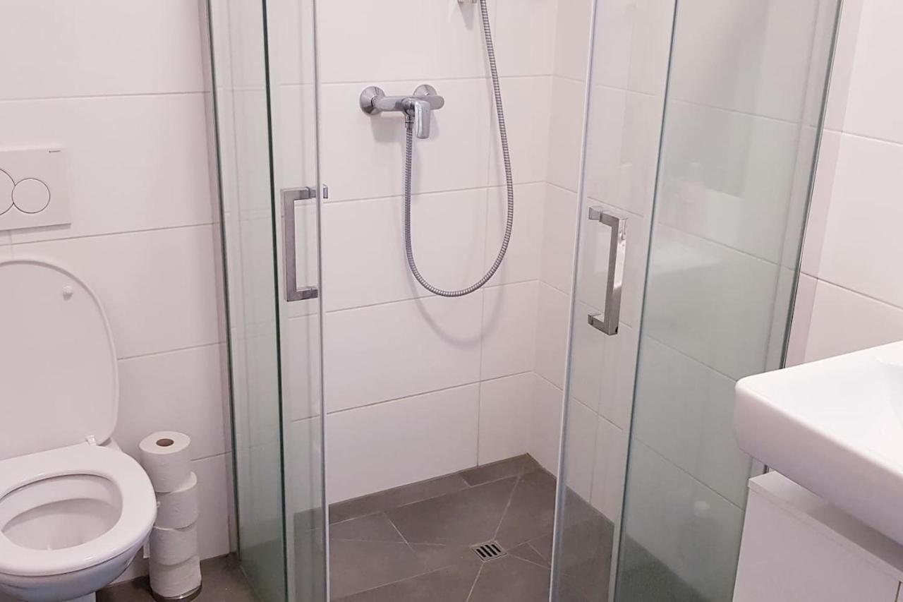 Trendy Danube Apartment - Close To Un Виена Екстериор снимка